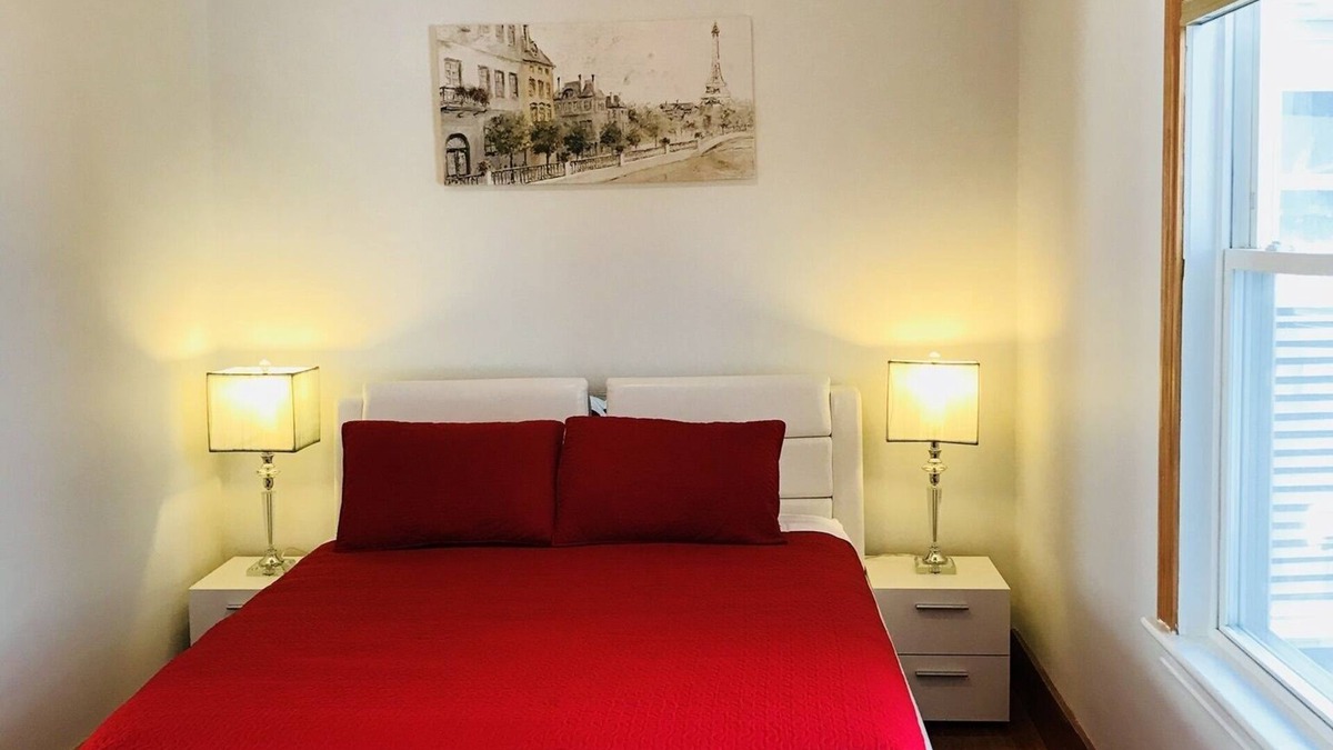 Dorchester House | Boston Luxury Suits Cottage for up to 24 guests!