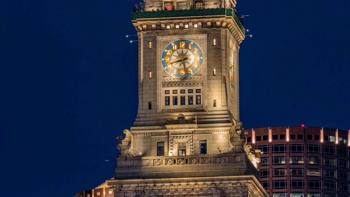 Downtown Boston Villa | Boston Marriott Custom House ~ Downtown Suite with views of the city and harbor
