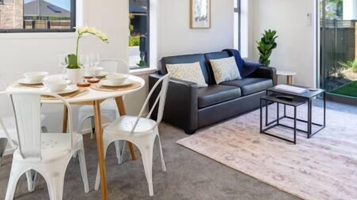 Upper Riccarton House | Botanic Bliss Townhouse- 2bed 2bed w/park