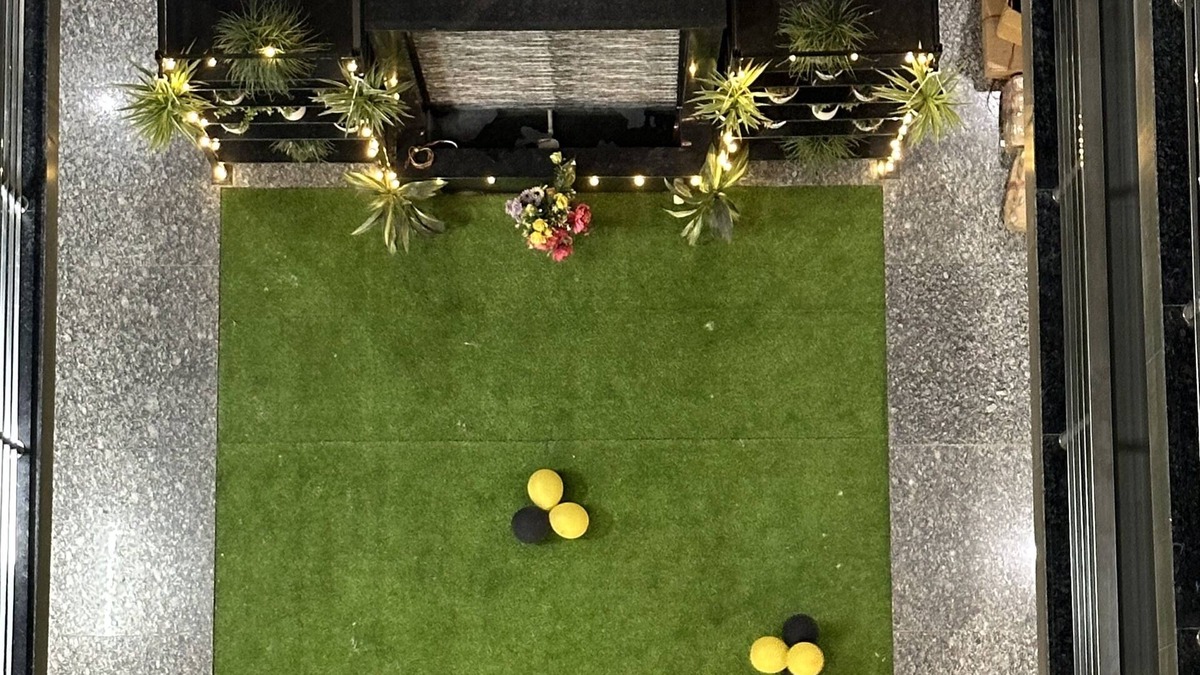 DLF Phase 5 Apartment | Botanical Oasis in the center of the City - Plum Tree Hotels