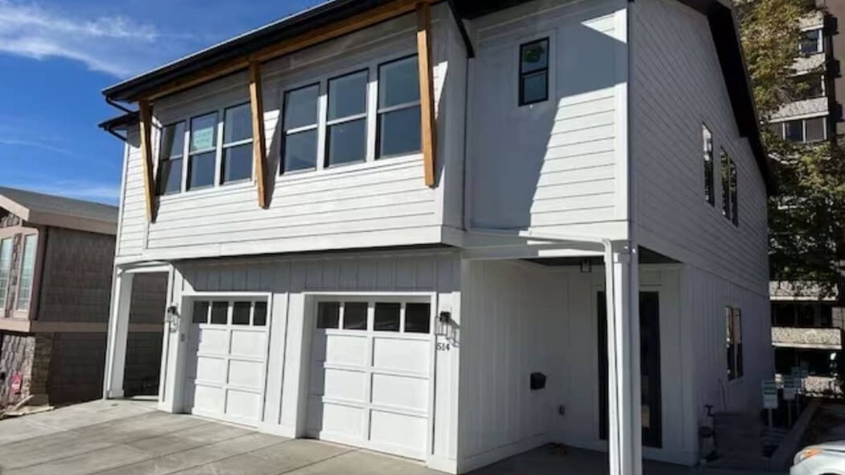 East Central House | Both Sides of New Construction Twin Home