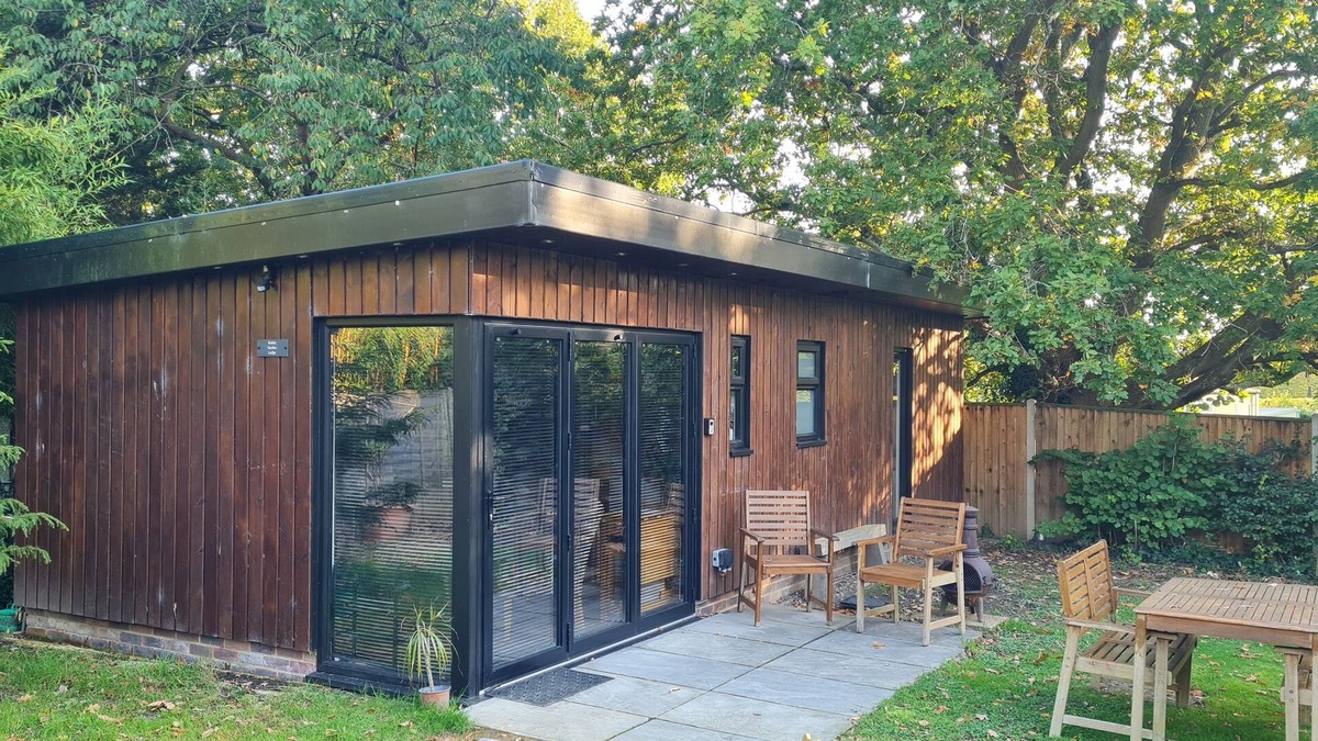 Botley Ski Chalet | Botley village, lodge, 2 bed, sleeps 3, cosy rural location,