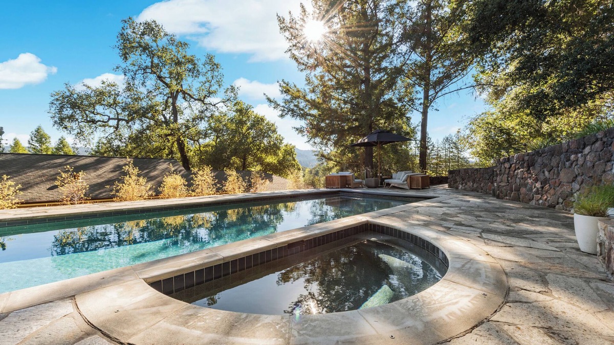 Calistoga House | Bottle Rock! Gorgeous house with pool and jacuzzi!