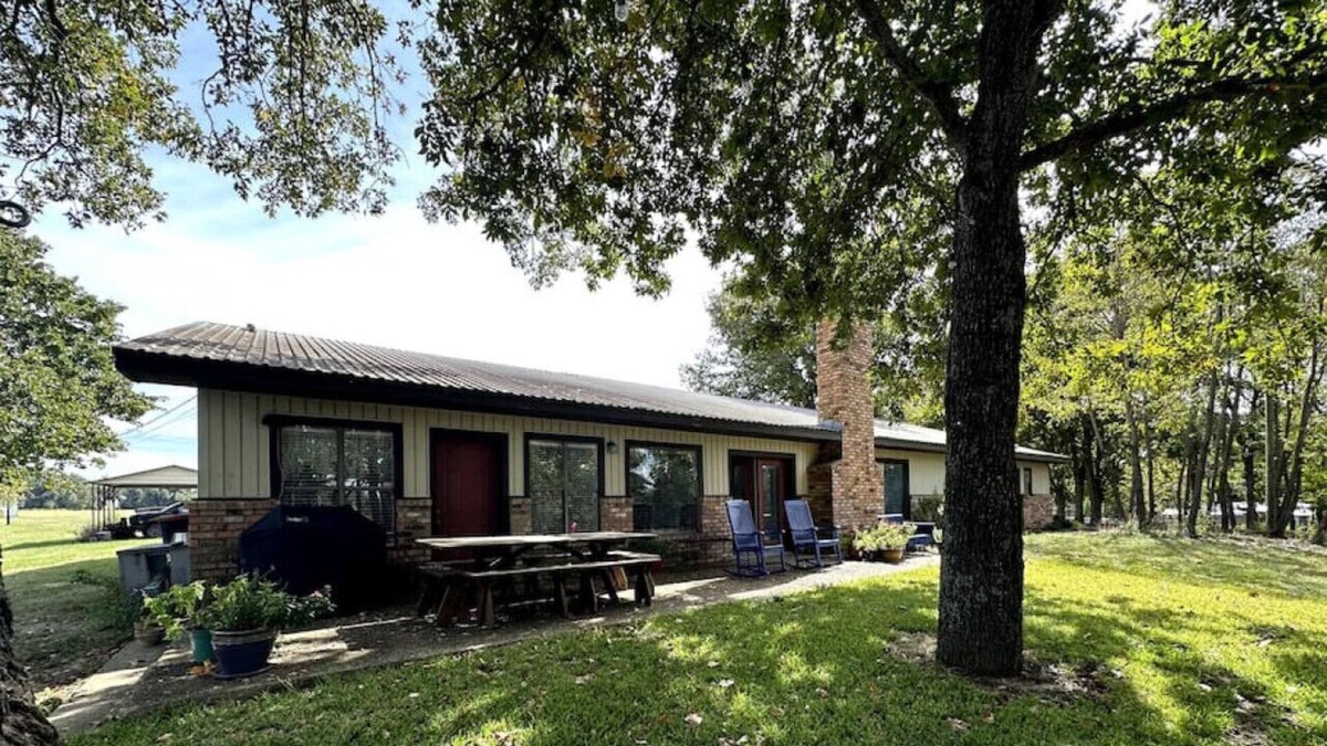 Athens House | Bouj-Ranch Hse near lake w 20ac