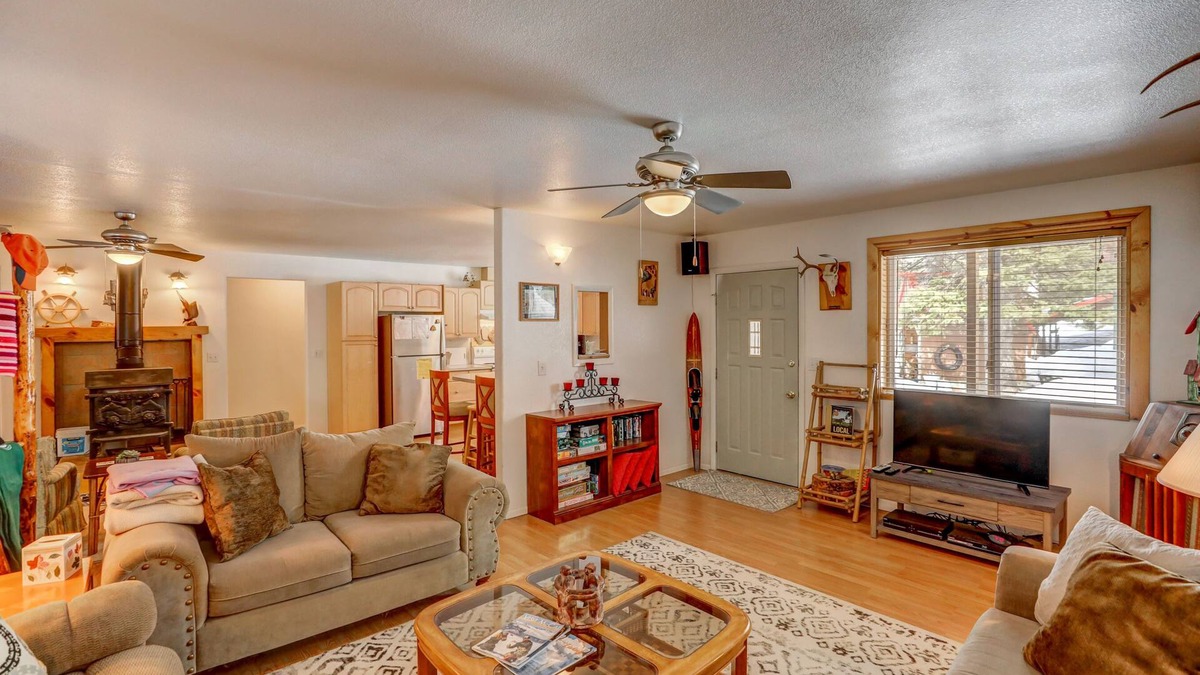 Wagon Wheel House | Boulder Creek Cabin - Awesome location - 2 min to Lake Cascade