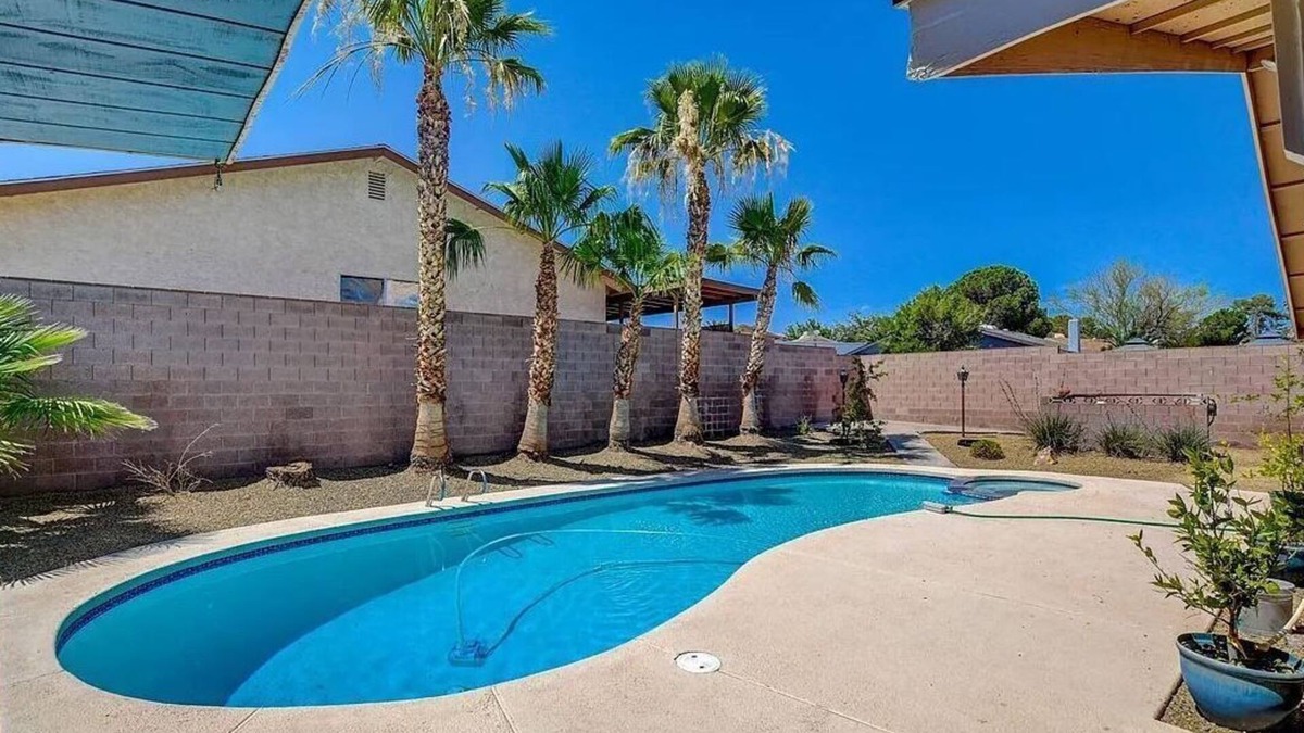 Boulder City House | Boulder Pool House, free WI-FI, sleeps 8