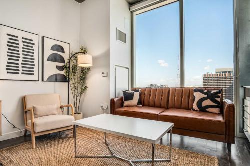 Downtown Phoenix Apartment | Boulevard Stays Highrise STU Sky Pool Parking Gym 29