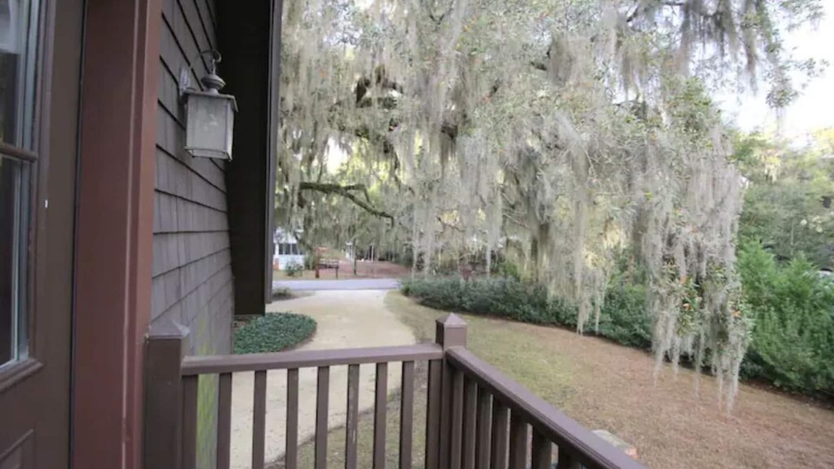 Olde Town Apartment | Boundary Street Getaway!