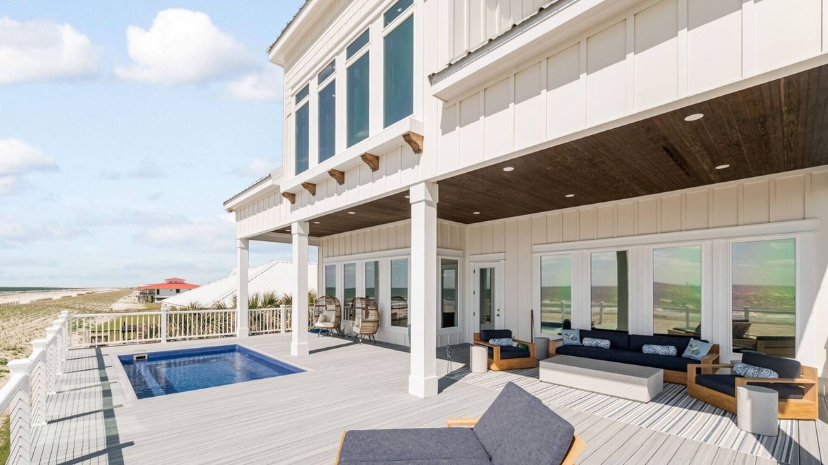 Grand Isle House | Bourbon Bay - Beachfront with Private Pool