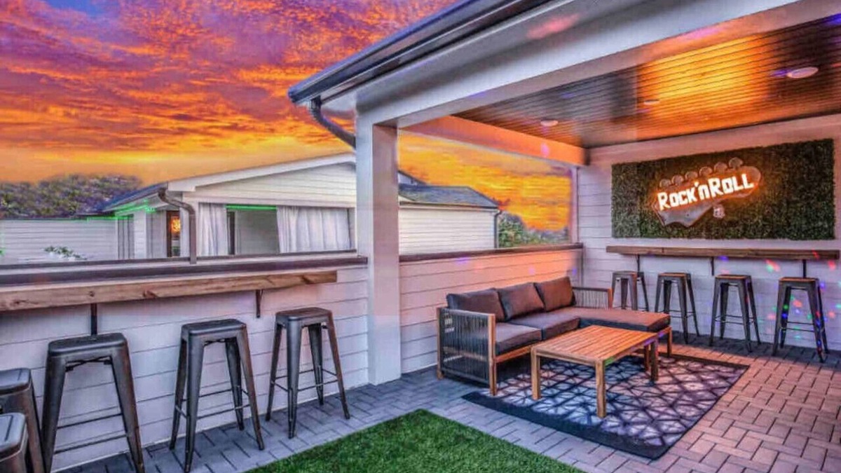 West End Apartment | Bourbon&Bubbles! 2 Homes 40+ Bed
