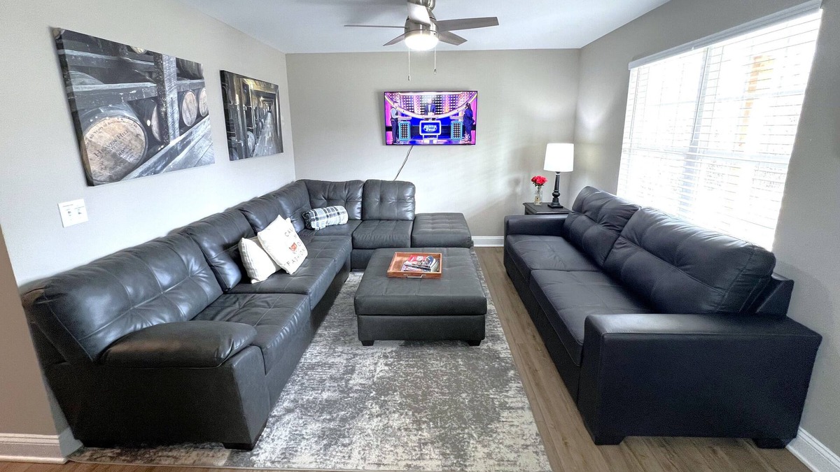 Georgetown House | Bourbon Chaser- Horse Park 12min, Ark 30min, Hot Tub, 4 Bedrooms, Walk Downtown