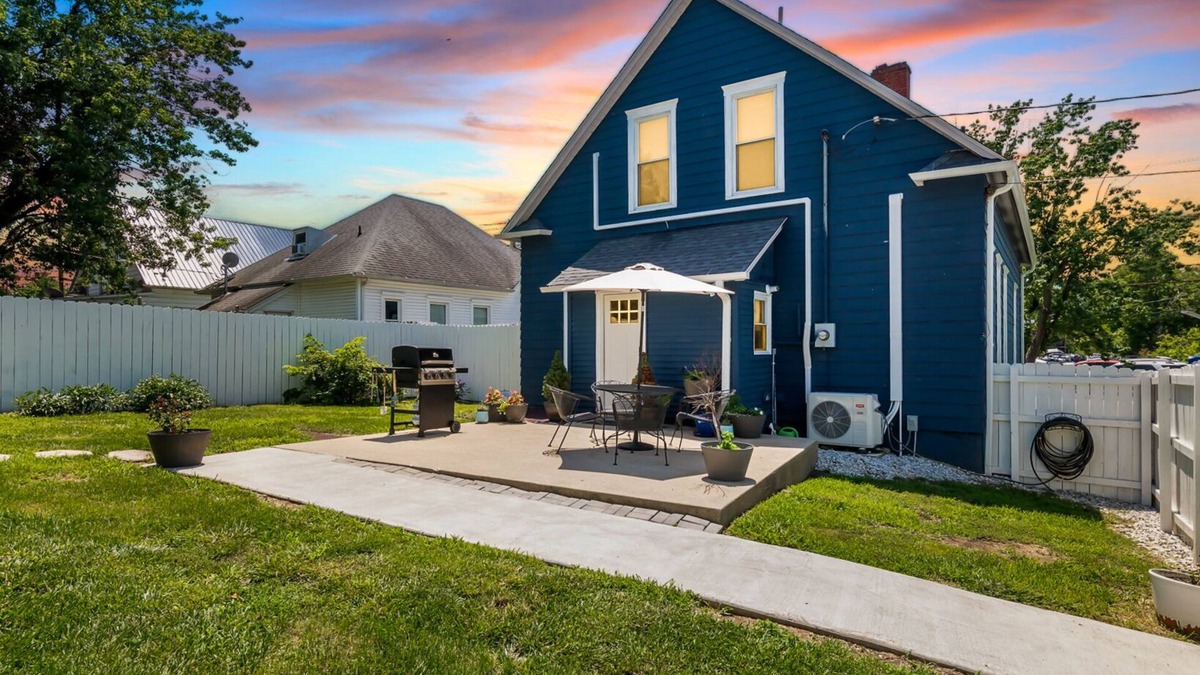 Lawrenceburg House | Bourbon Trail/8 mins to distilleries/Fenced Yard/Pet-Friendly/Entire House