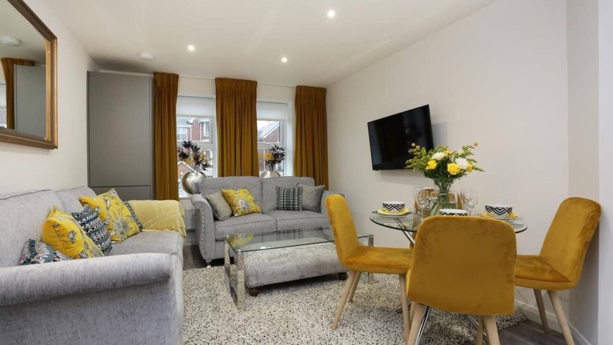Boscombe Apartment | BOURNECOAST: MODERN 2 BEDROOM FLAT CLOSE TO BEACHES AND BOSCOMBE SHOPS - FM8387