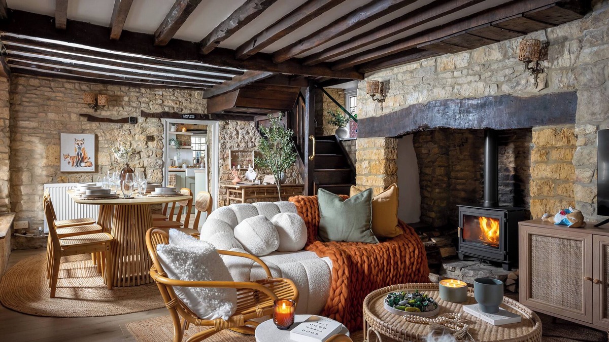 Bourton House | Bourton on the Water Scandi Chic Authentic Cottage