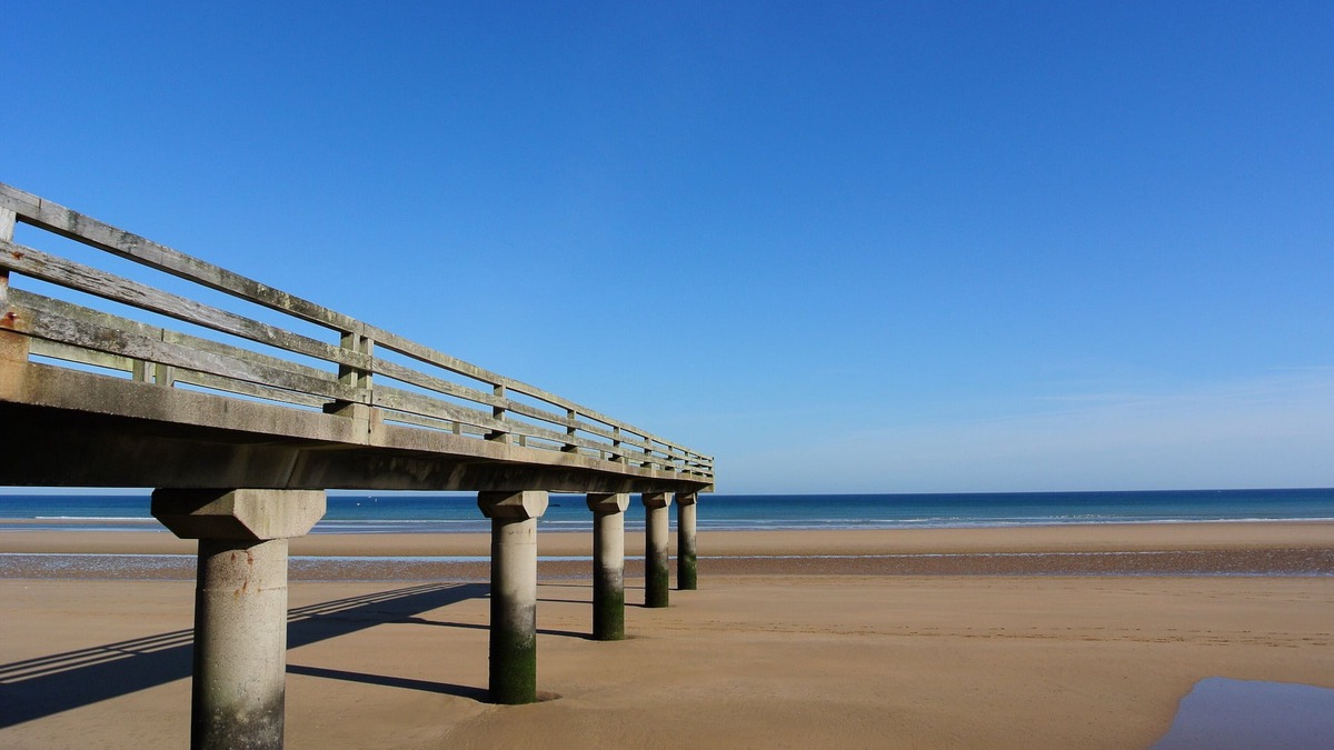 Vierville-sur-Mer Apartment | Boutik'Home - 3-room apartment for 4 people on the seafront