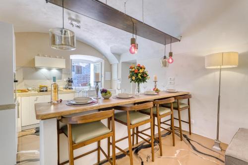Old Town Apartment | Boutique Apartment Casa Del Nobile - Happy Rentals