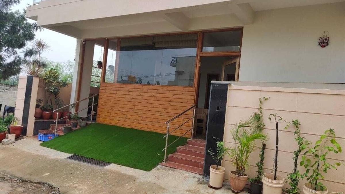 Narasapura Apartment | Boutique Apartment/Super Luxury Rooms equipped with AC,net,toilet,washing mch.