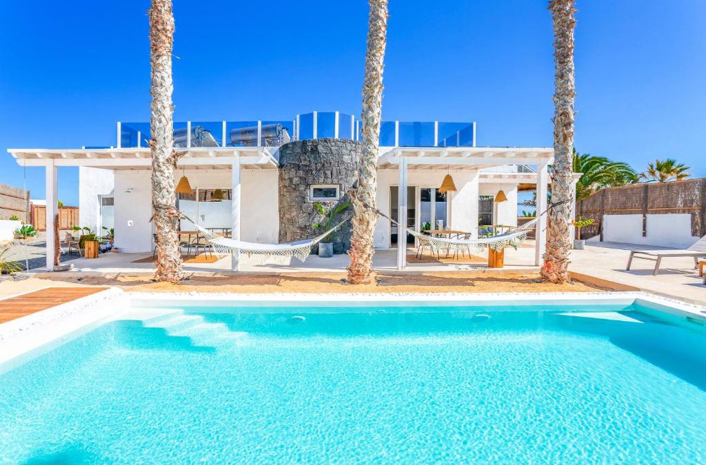Charco del Palo Villa | Boutique Beach Villa by Lanzarote Retreats - Private Pool - 1 min walk to Sea Pool