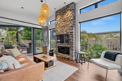 Mangawhai Heads House | Boutique Coastal Retreat with Bath Walk to Beach