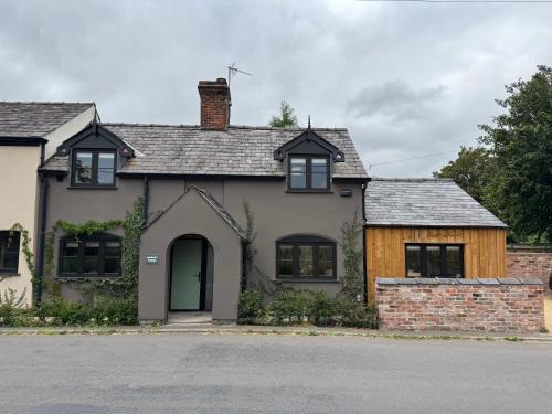 Tatton Park House | Boutique Country Cottage