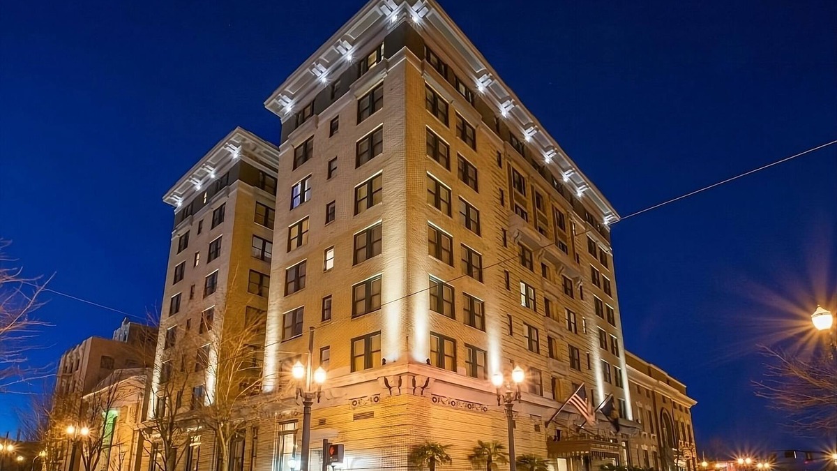 Goose Hollow Hotel | Boutique Hotel in Downtown Portland! 3 Pet-friendly Suites, Near to Parks!