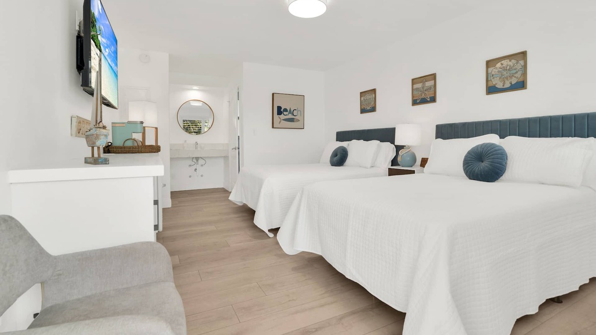 The Cove Hotel | Boutique Hotel 2 double beds with POOL, LOCATION! 1 block to BEACH/Restaurants