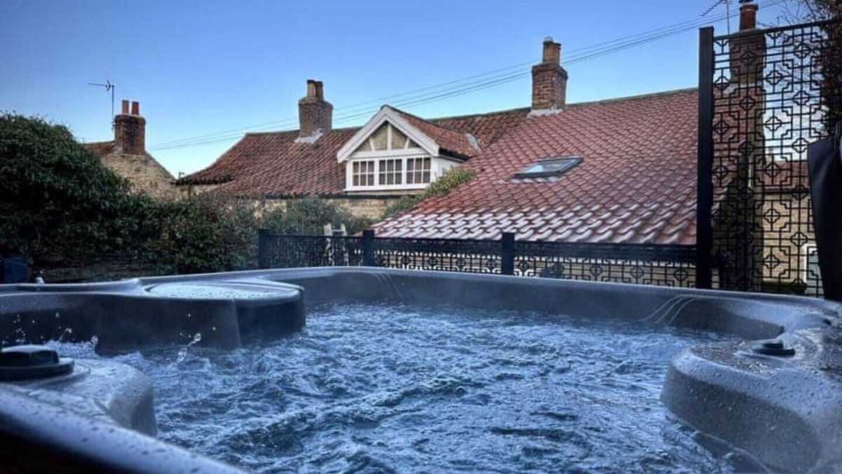 Welburn Cottage | Boutique luxury countryside cottage with hot tub, log burner, 4 poster & firepit