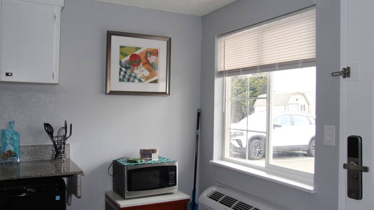 West Hills Apartment | Boutique Naval Suites Room 222