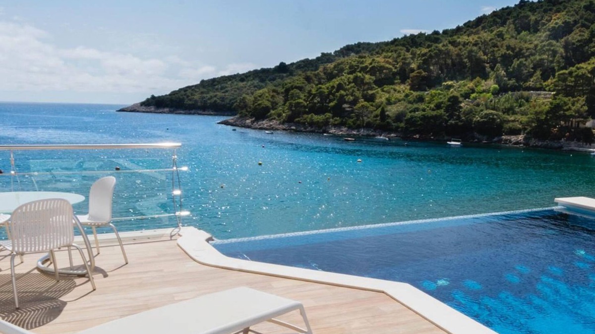Saplunara Apartment | Boutique Pine Tree apartments
