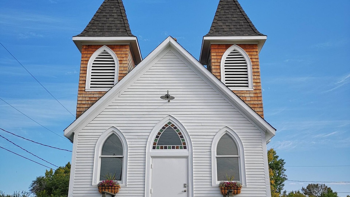 Saskatchewan House | Boutique rental suite in antique church,15 mins from Lake Diefenbaker! Sleeps 6+