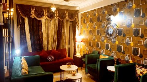 Landran Apartment | Boutique Stay for Family On Manali Expressway