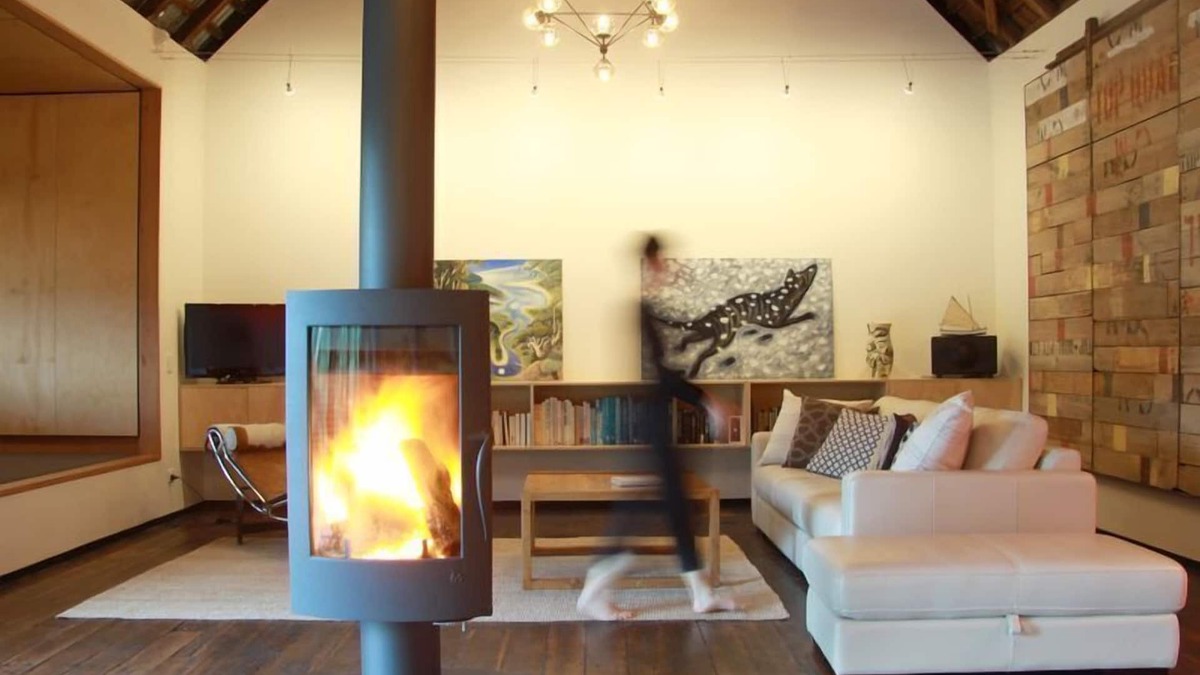 Huonville House | Boutique stay in old farm shed