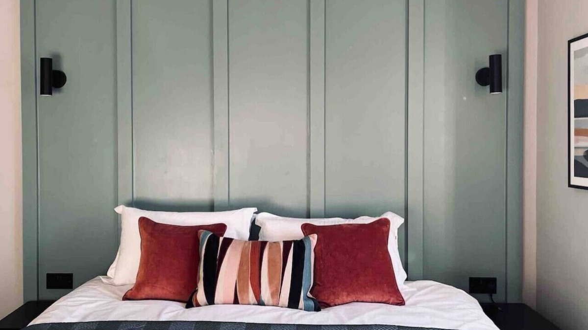 Galashiels Apartment | Boutique studio, twin beds, en-suite & kitchenette