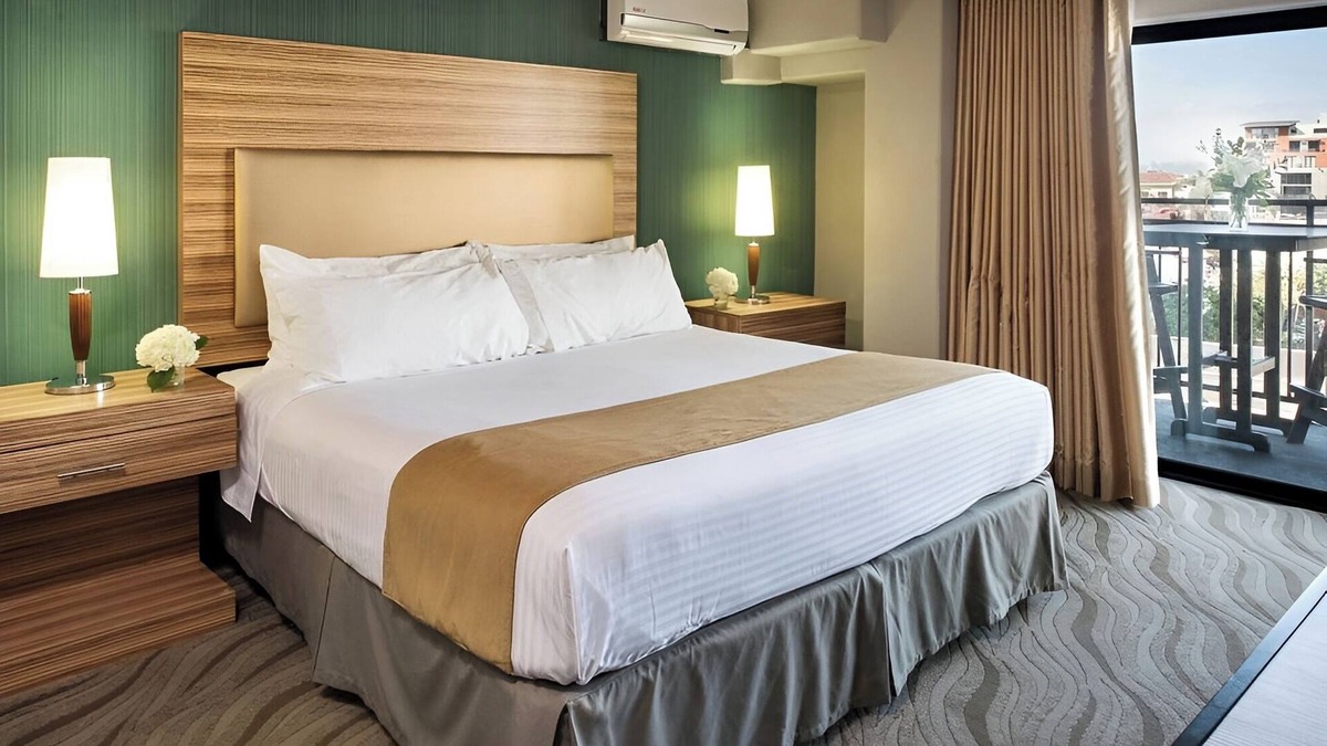 Little Italy Hotel | Boutique-Style Bay View Suite Near Petco Park & Balboa Park Museums | 3 Units
