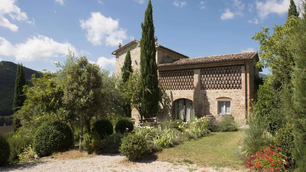 Monte Santa Maria Tiberina Villa | Boutique Villa with Stunning Views & Private Pool set in Beautiful Gardens.