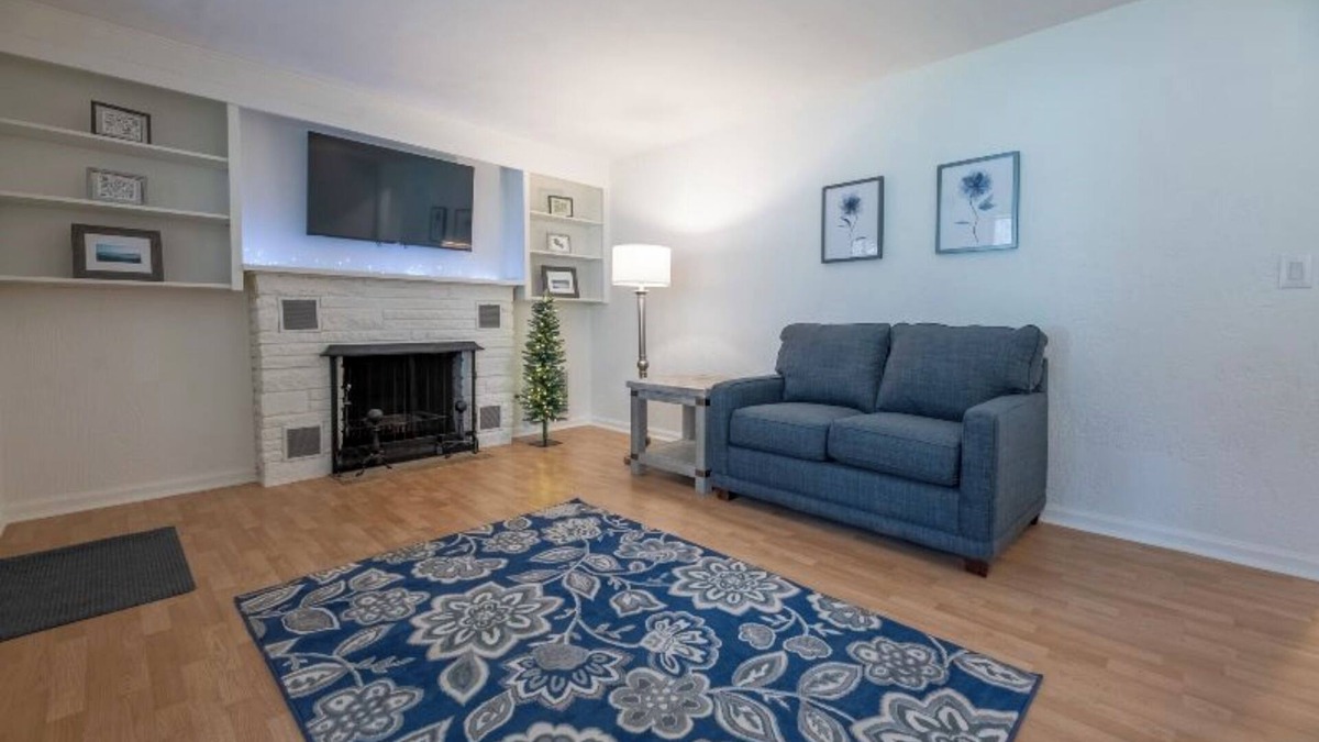 Peoria Heights House | Bow wow-meow 2nd- Five minutes from downtown Peoria