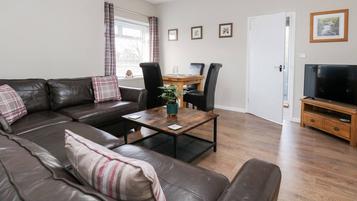 Gosforth Cottage | BOWBRIDGE, pet friendly, character holiday cottage in Gosforth