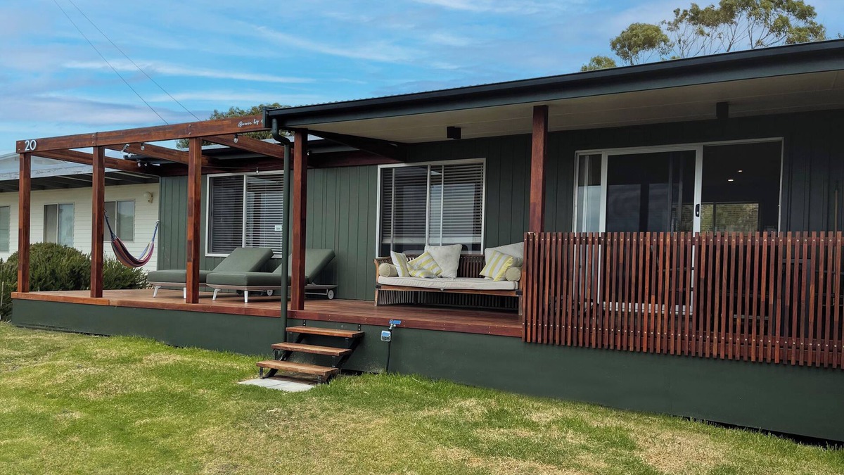 Penneshaw House | Bower by the Sea. Your home away from home.