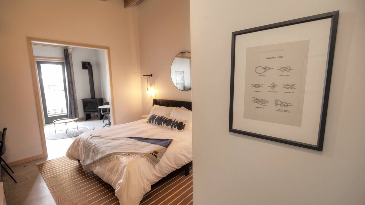 Astoria Hotel | Bowline Hotel, 3 Luxe Trolley View King Room, Pet-friendly