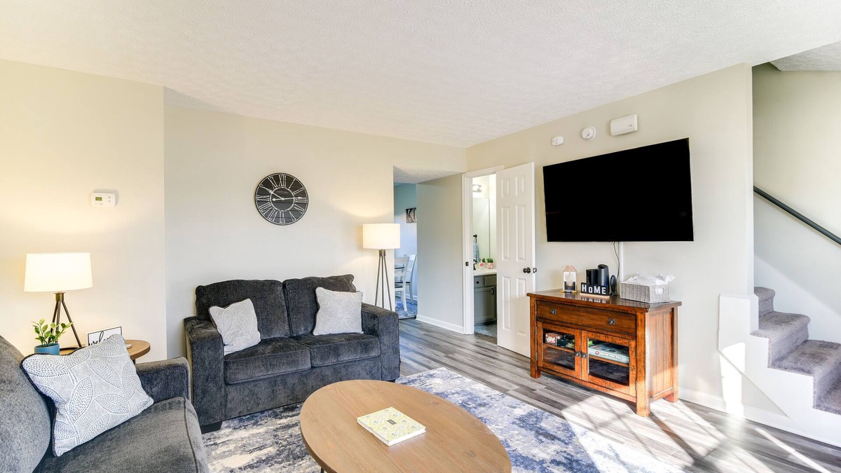 Bowling Green House | Bowling Green Townhome: 4 Mi to Lost River Cave!