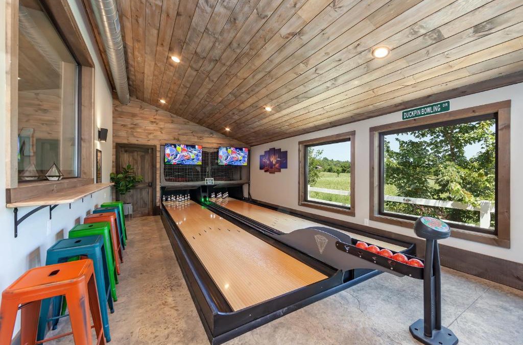 Wears Valley House | Bowling Waterfront Luxury MtnViews Pool Sleeps12