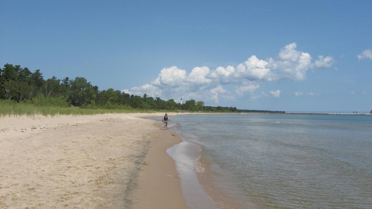Sturgeon Bay House | Boyer Beach House-book your quiet winter escape-Spectrum Fiber Optics-fireplace