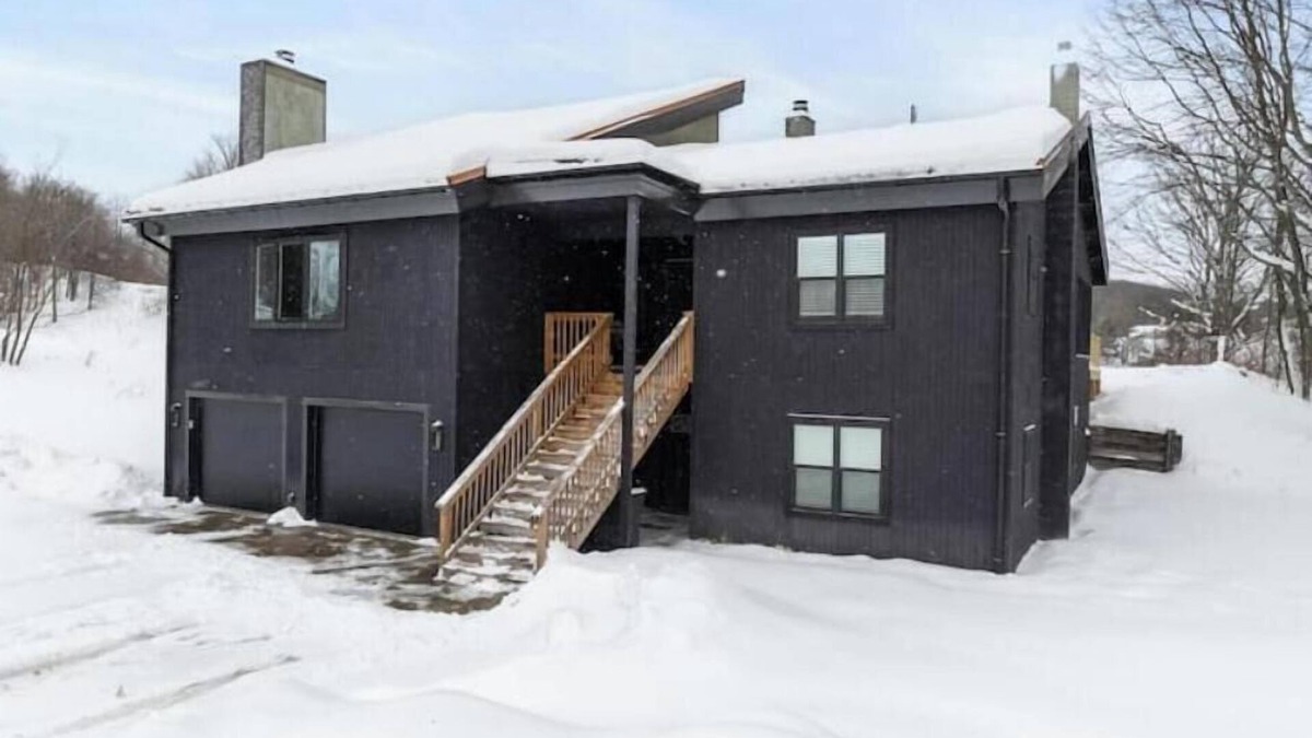 Boyne Falls House | Boyne Mountain Sleeps 16 WI-FI