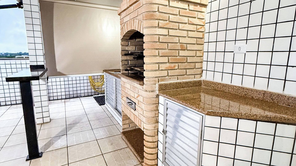Parque Enseada Apartment | PENTHOUSE - 150 METERS FROM THE BEACH. Street with shops, restaurants, sea view.