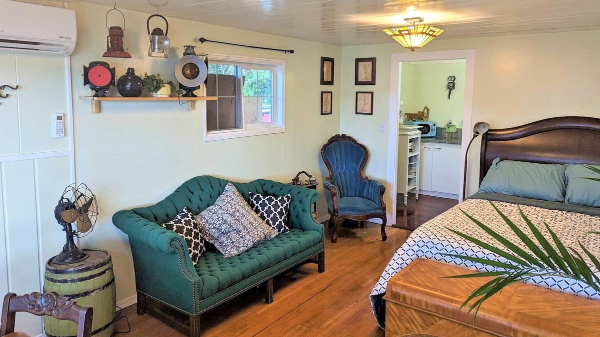 Westlake Cabin | Brakeman's Bay - Charming Lakefront Studio - Wheelchair Accessible