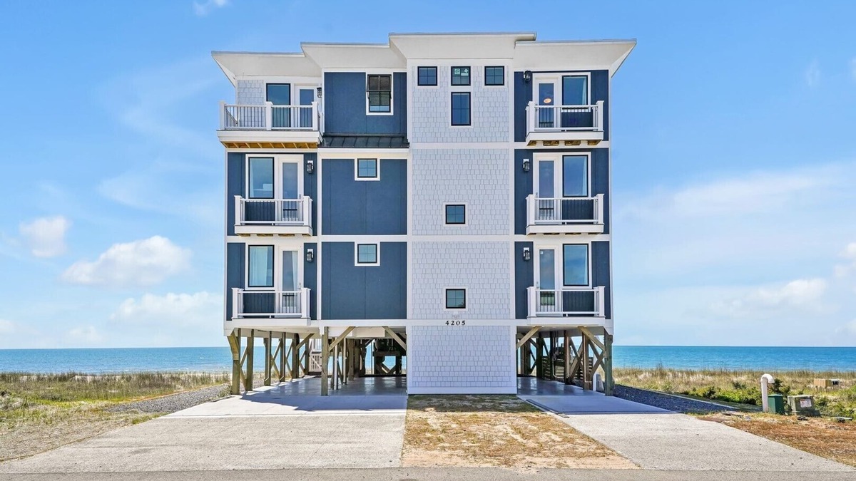 Oak Island House | BRAND NEW-12BR/12.5BA Oceanfront-In Deck Pool-Elevator-Dog Friendly-Sleeps30