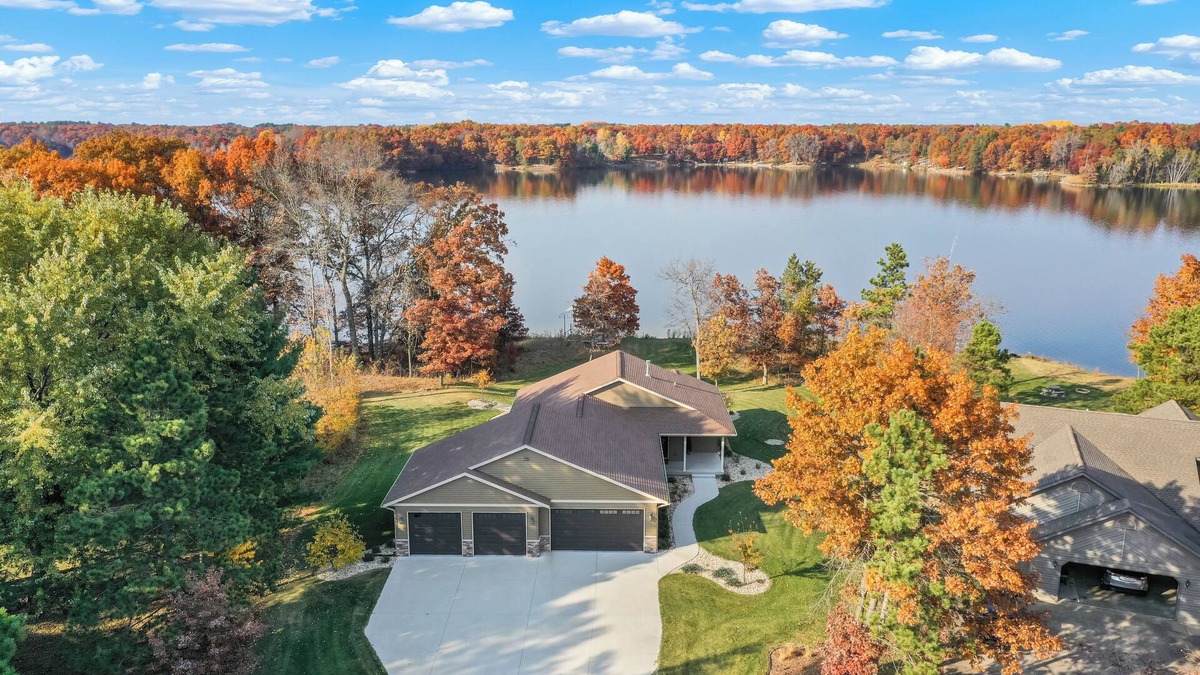 Rome House | Brand New 2021 4 BR + den Lake House minutes to world class golf.