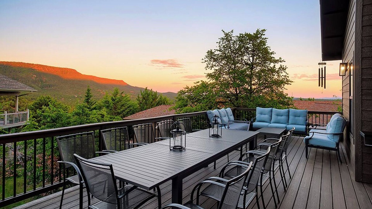 Pine Cabin | Brand New 2023 Cabin: Luxury Meets Nature – Sleeps 14, Views & Modern Amenities!