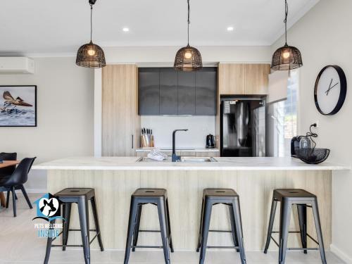 Encounter Bay House | Brand New 3 Bed 2 Bath with Sea Views