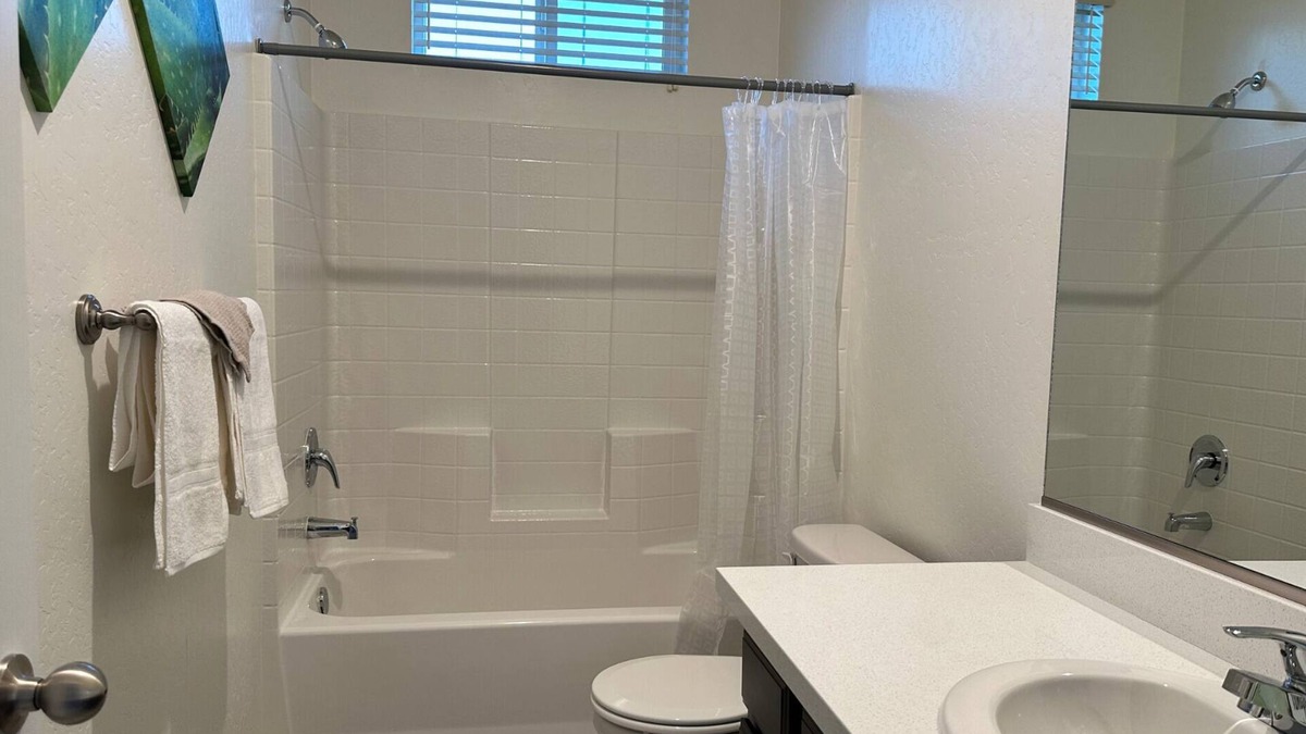 Lemoore House | Brand new 3 bedroom 2 bath home near Lemoore Golf Coursen